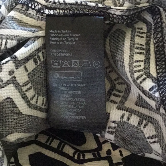 ☀️LAST CHANCE PRICE DROP☀️ H & M NWT Size 2 Black and White Geometrical Dress - Picture 7 of 7